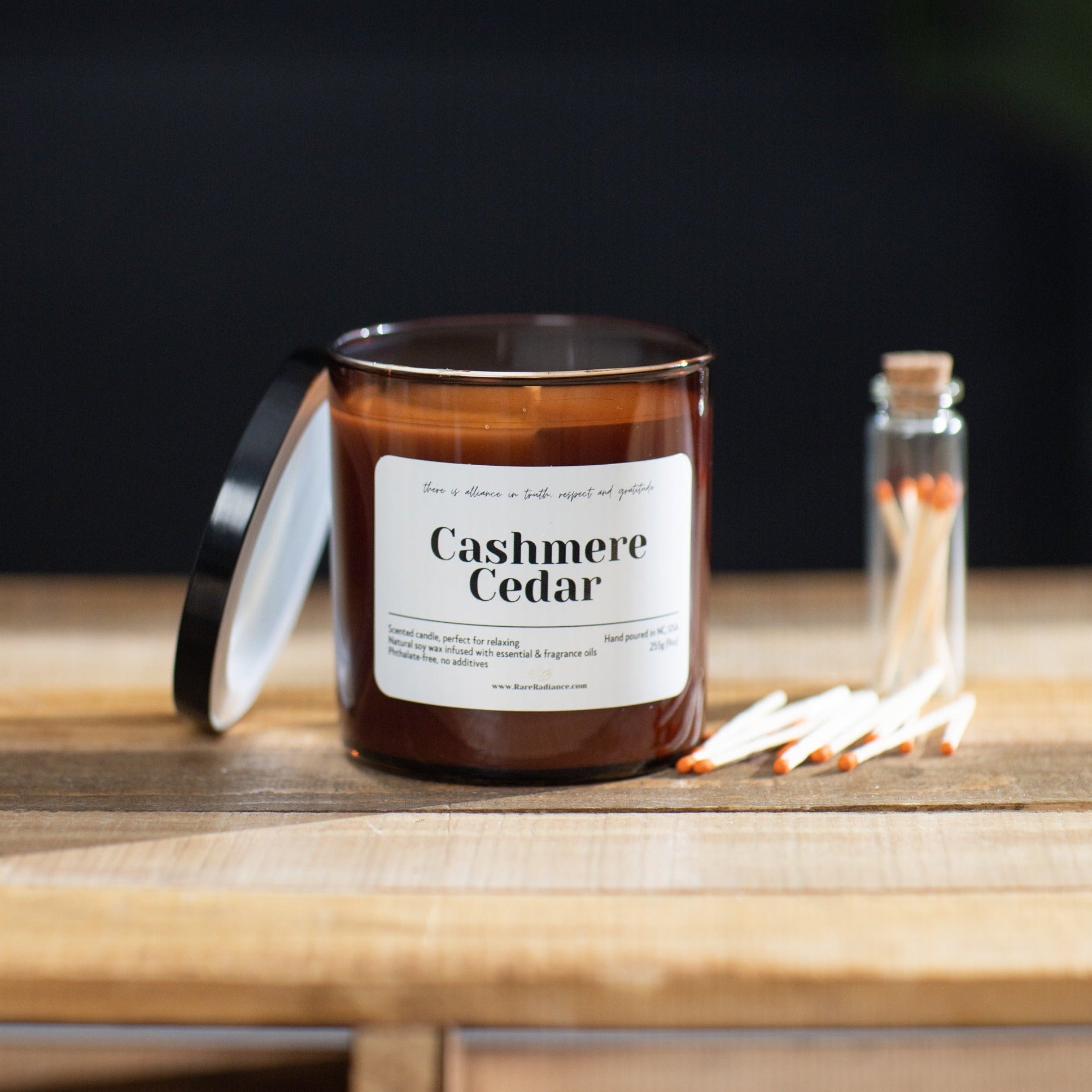 Cashmere & Cedar Scented Single-Wick Candle